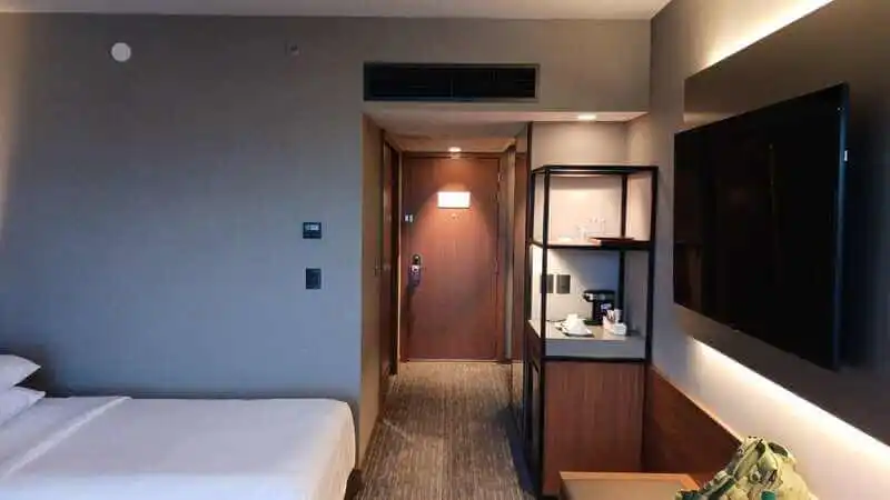 Habitación del Hilton Ciudad de México - pequeña, con parte de la cama visible
