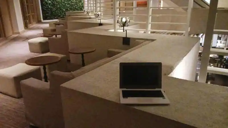 Laptop en el salón del Hilton Ciudad de México